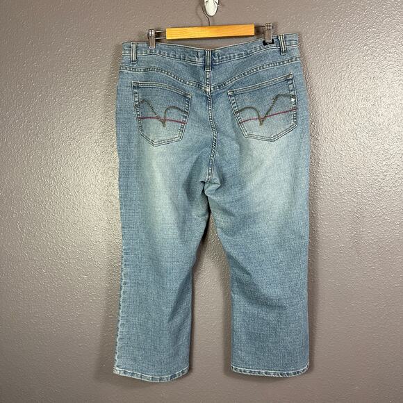 Vigoss Womens size 21/22 Flame Embroidered Jean Light wash Capri Stretch - Picture 4 of 8